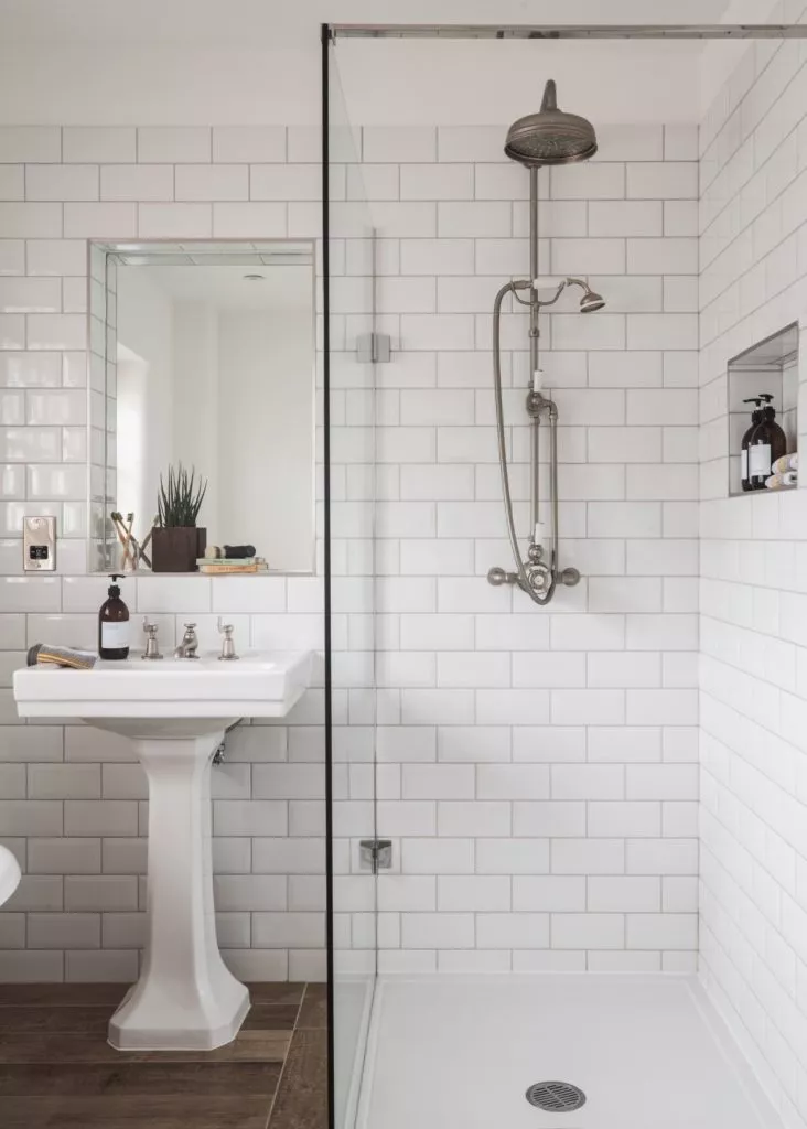 lym house shower and bathroom