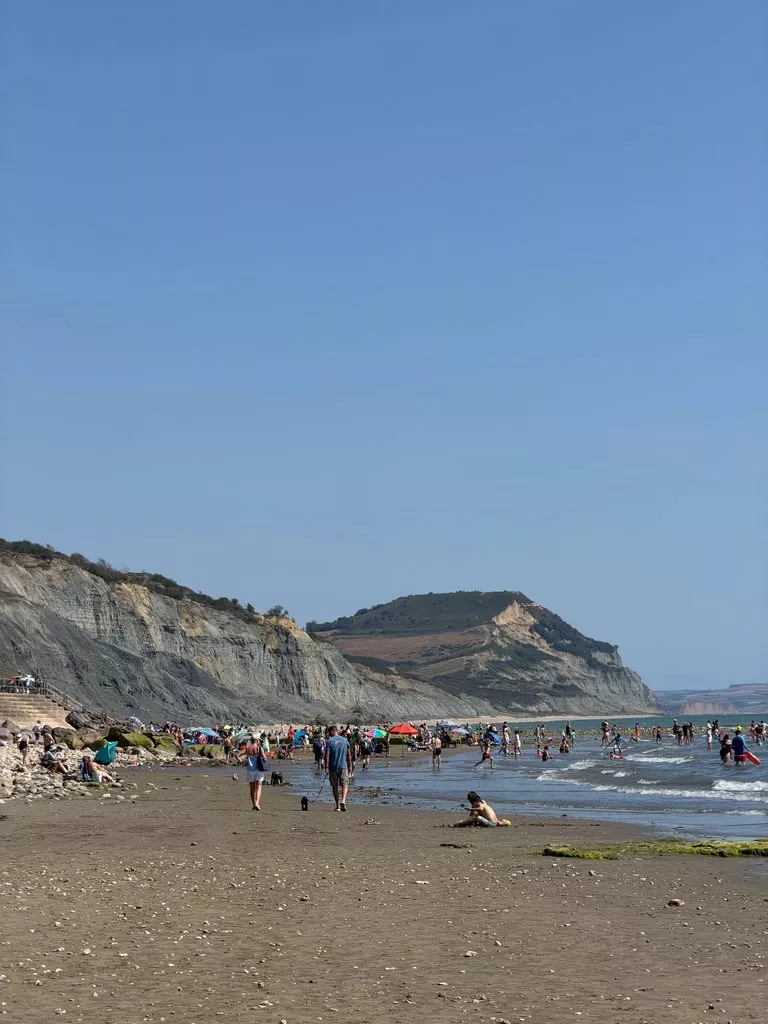 lyme regis to charmouth walk along the beach
